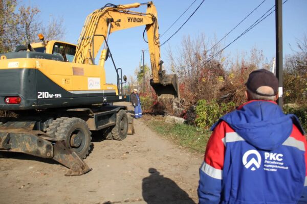 По пояс в нечистотах: рабочие РКС-Тамбов прочистили полкилометра коллектора на Московской