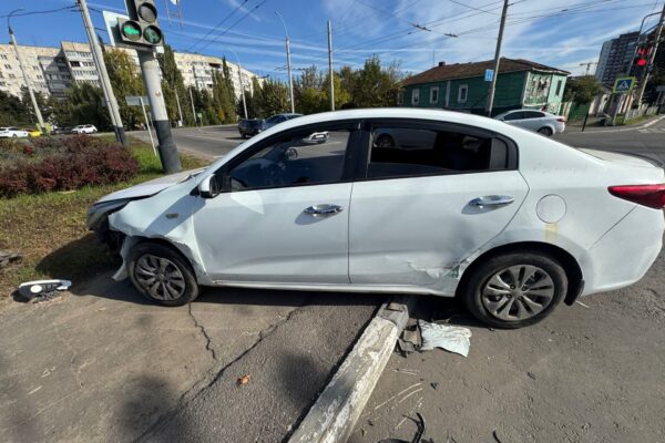 В Тамбове на Северной площади при столкновении легковых авто пострадал 8-летний пассажир