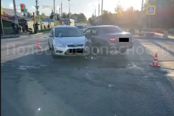 На западе Тамбова водитель «Гранты» почувствовал себя плохо и столкнулся с иномаркой