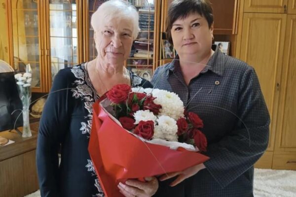 Максим Косенков передал поздравления Клавдии Туевой с 91‑летием