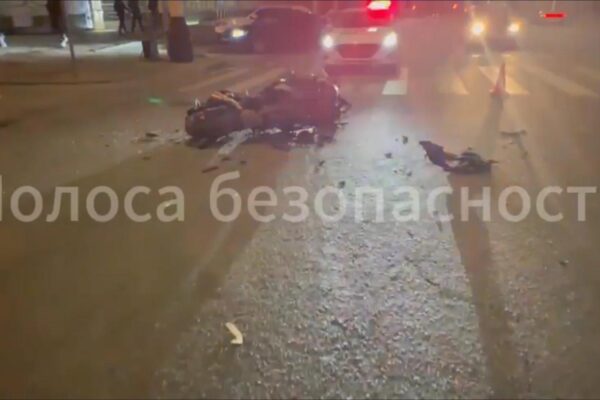 В центре Тамбова столкнулись легковушка и мотоцикл: два человека госпитализированы