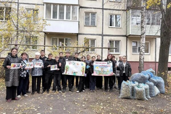 Школьники Тамбова привели в порядок 50 придомовых территорий и собрали 15 тонн макулатуры