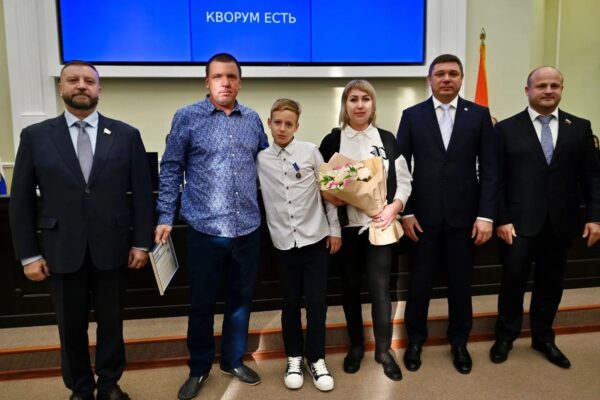 Тамбовские школьники получили медали за спасение тонувшего мужчины