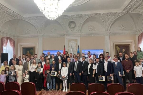 В администрации города поздравили тамбовчан в преддверии Дня отца