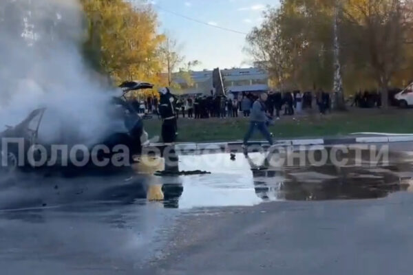 Жесткое ДТП в Тамбове: внедорожник сгорел после удара в столб на кольце у «Океана»