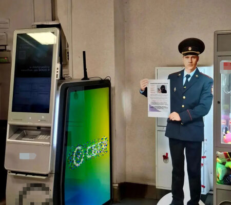 В Тамбове задержаны двое молодых людей, похитивших ростовую фигуру полицейского